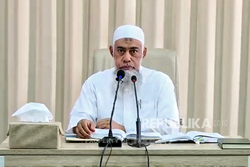 Tangkapan Layar pada kanal youtube rodjatv saat Ustadz Yazid bin Abdul Qadir Jawas berceramah.