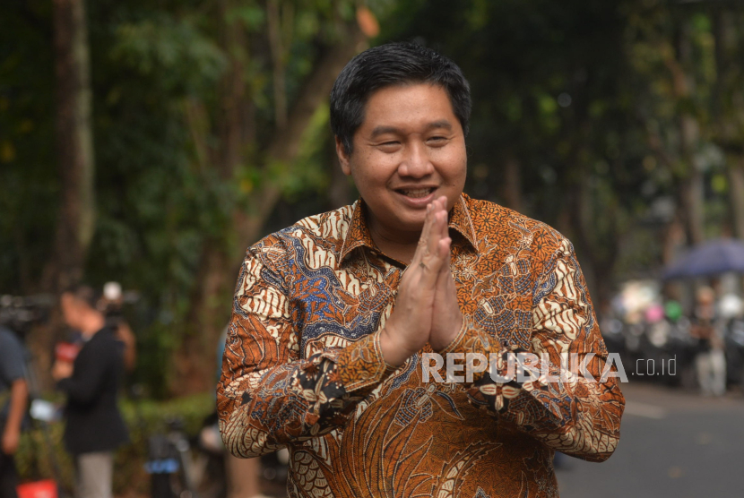 Politisi Partai Gerindra Maruarar Sirait tiba di kediaman Presiden Terpilih Prabowo Subianto, Kertanegara, Jakarta Selatan, Senin (14/10/2024).