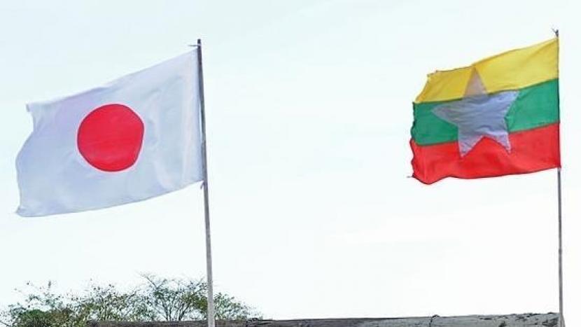 Jepang tak akui junta militer Myanmar tapi menjauhkan diri dari menjatuhkan sanksi .