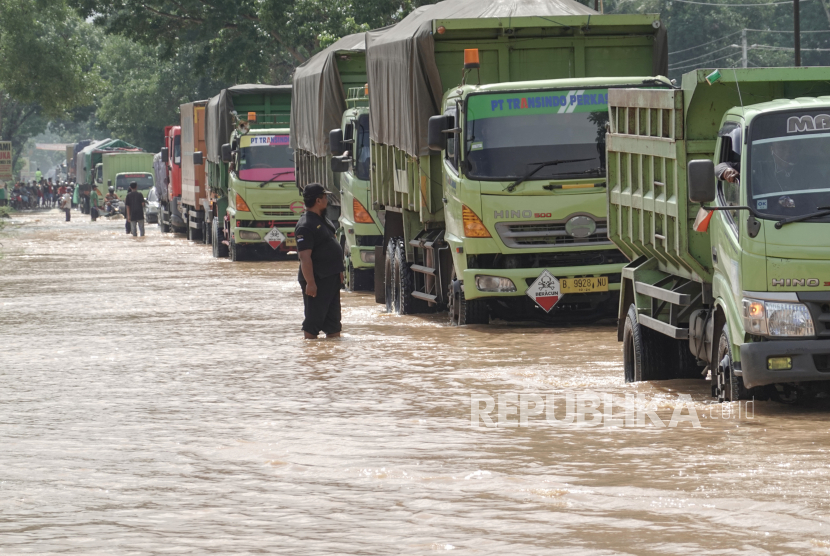 Gubernur Jawa Timur Khofifah Indar Parawansa mengingatkan masyarakat untuk mengantisipasi berbagai potensi bencana yang mungkin terjadi akibat adanya peningkatan curah hujan. Khofifah menyebutkan, curah hujan di daerah-daerah di Jatim mencapai 20 sampai 40 persen. 