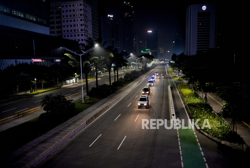  Direktorat Lalu Lintas Polda Metro Jaya memberlakukan sistem 'Crowd Free Night' di saat perpanjangan PPKM di Jakarta.