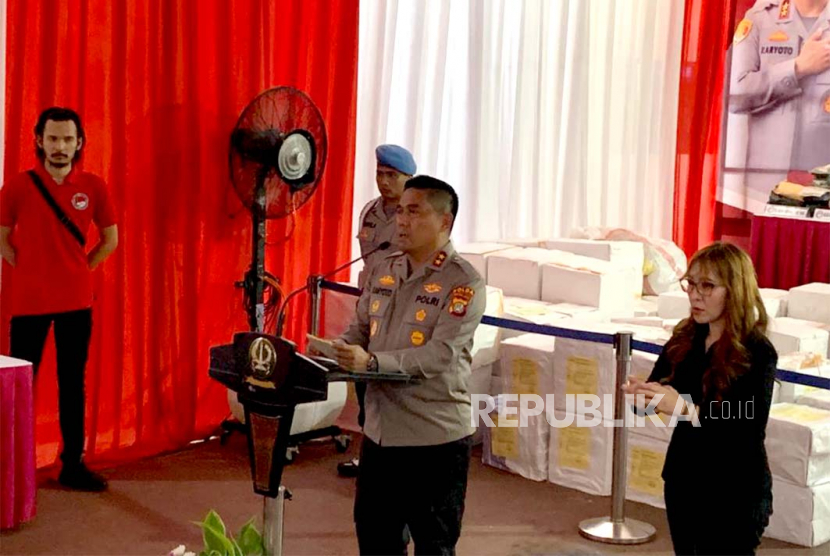 Kapolda Metro Jaya, Inspektur Jenderal Polisi Karyoto menginstruksikan jajarannya untuk segera memusnahkan barang bukti atau barbuk kasus narkoba untuk mengantisipasi penyalahgunaan, Selasa(27/6). 