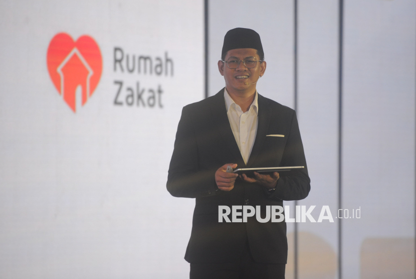 Chief Executive Officer Rumah Zakat Irvan Nugraha menyampaikan papar saat acara Public Expose Rumah Zakat Tahun 2025 di Jakarta, Kamis (13/2/2025). Rumah Zakat mengajak masyarakat untuk menemukan kebahagiaan yang paling mendalam melalui gerakan #BikinBahagia yang diusung oleh Rumah Zakat di tahun 2025 ini.