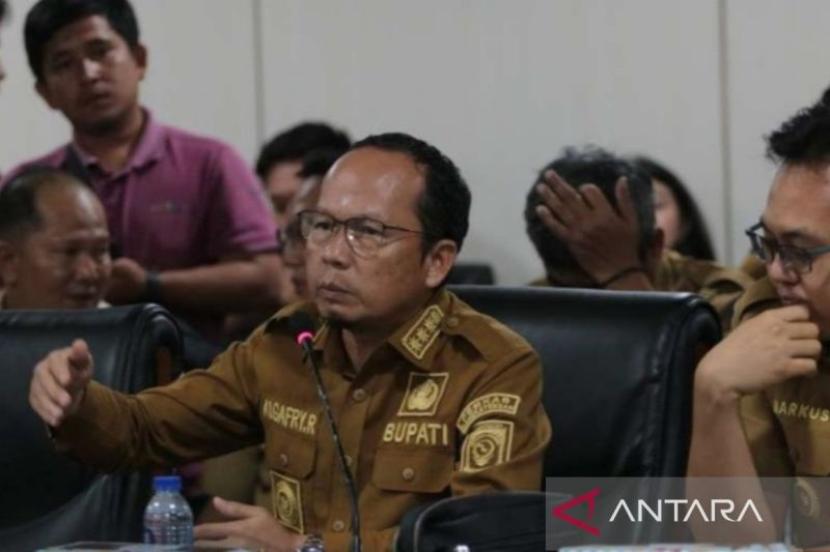 Bupati Bangka Tengah optimistis ekonomi tumbuh meski defisit.