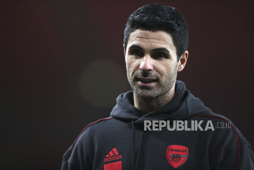 Manajer Arsenal Mikel Arteta muncul ke media setelah pertandingan sepak bola Liga Premier Inggris antara Arsenal dan Tottenham Hotspur di Stadion Emirates di London, Inggris, Minggu, 14 Maret 2021. 