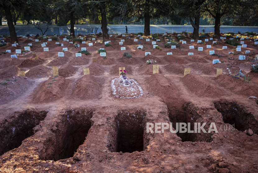 Kuburan kosong di kuartal Muslim Westpark Cemetery, setelah otoritas kesehatan memerintahkan lebih banyak kuburan untuk digali dalam persiapan untuk lonjakan kematian terkait virus corona, di Johannesburg, Afrika Selatan, 15 Juli 2020.
