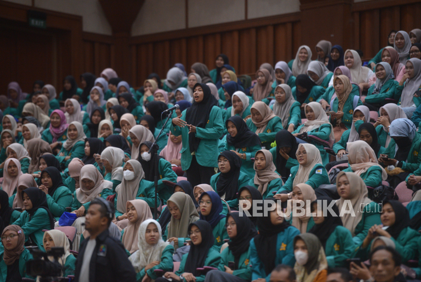 ahasiswa dan mahasiswi Universitas Syiah Kuala (USK), Banda Aceh.