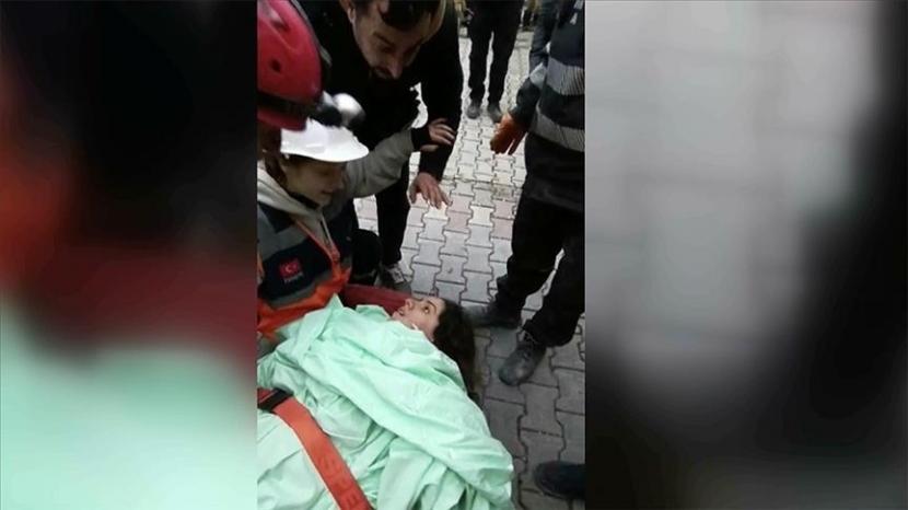 Seorang wanita hamil berhasil diselamatkan pada Selasa (7/2/2023) atau 40 jam setelah gempa mengguncang selatan Turki.