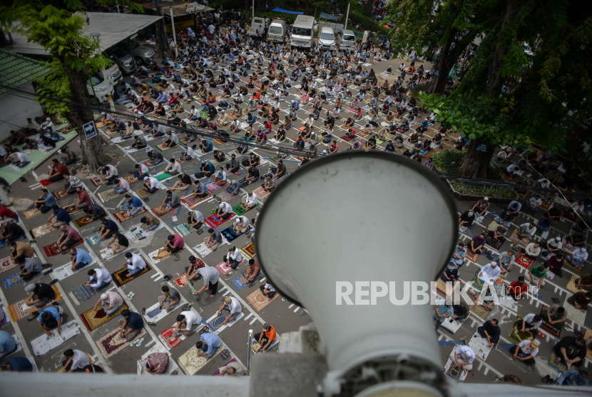 Kemenag akan Pasok Materi Khutbah Jumat. Jamaah mendengarkan khutbah Jumat di Masjid Cut Meutia, Jakarta.