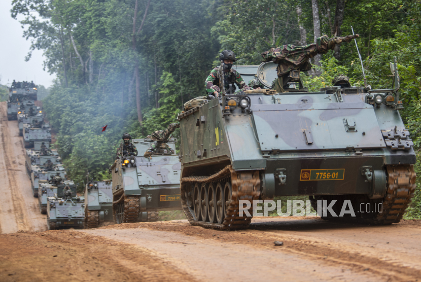 Sejumlah Kendaraan Tempur (Ranpur) jenis Tank M113 mengikuti gladi bersih puncak Latihan Antar Kecabangan TNI AD Kartika Yudha Tahun 2020 di Pusat Latihan Tempur (Puslatpur) TNI AD, Baturaja. 