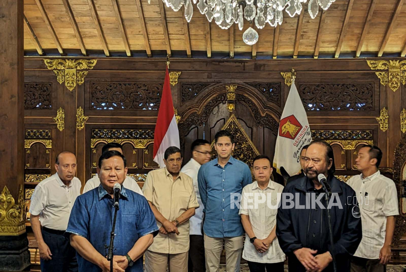 Ketua Umum Partai Nasdem, Surya Paloh menemui Ketua Umum Partai Gerindra, Prabowo Subianto di Padepokan Garuda Yaksa, Kabupaten Bogor, Ahad (5/3).