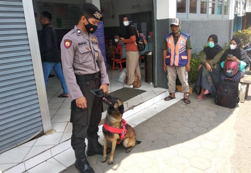 Amankah Arus Mudik di Stasiun dan Terminal, Polres Malang Turunkan Anjing K9