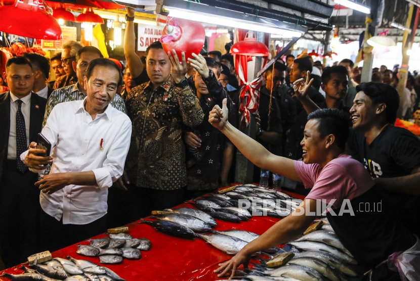 Kunjungan Presiden Jokowi ke pasar di Malaysia.