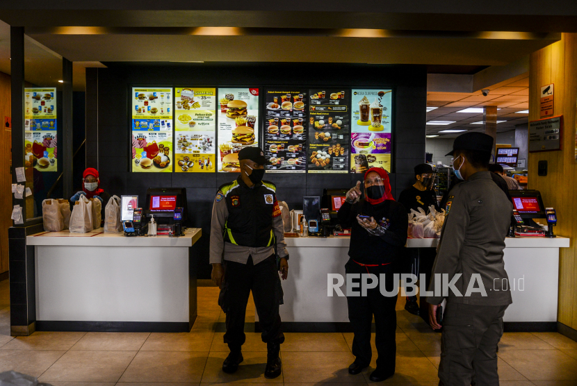Satuan Polisi Pamong Praja (Satpol PP) Daerah Istimewa Yogyakarta (DIY) akan memanggil manajemen McDonald's (McD) di wilayah tersebut, Jumat (11/6) (ilustrasi).