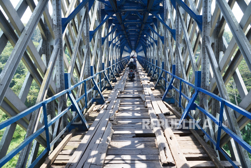 Jembatan Cirahong Ditutup Selama Sebulan (ilustrasi).