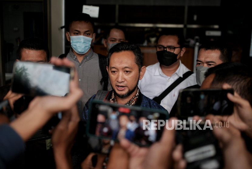 Eks Kepala Bea Cukai Makasar Andhi Pramono berjalan usai menjalani pemeriksaan di Gedung Merah Putih KPK, Jakarta Selatan, Selasa (14/3/2023). 