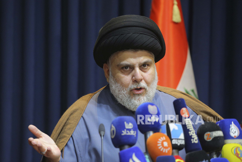 Ulama Syiah Irak Muqtada al-Sadr telah mengumumkan bahwa dia berhenti dari aktivitas politik. Langkah itu sebagai respons atas kebuntuan politik yang pelik dan berkepanjangan di negara tersebut.