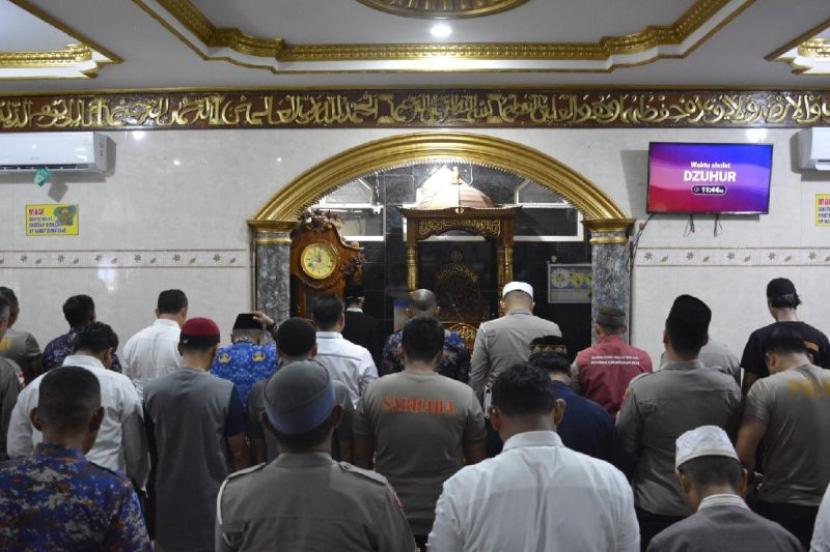 Polda Papua gelar doa bersama untuk korban bencana di Sumatera.