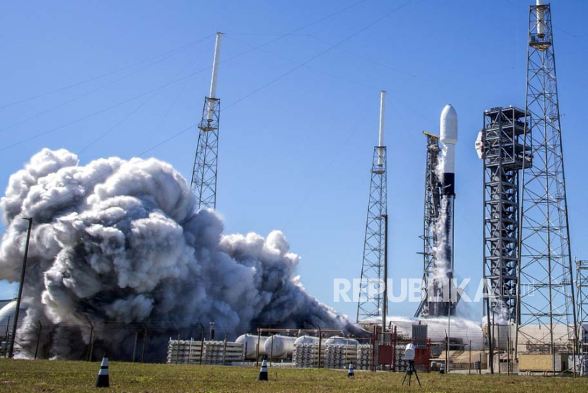 Crew-9 akan diluncurkan di atas roket SpaceX Falcon 9 dari Space Coast Florida paling lambat bulan Agustus ini.