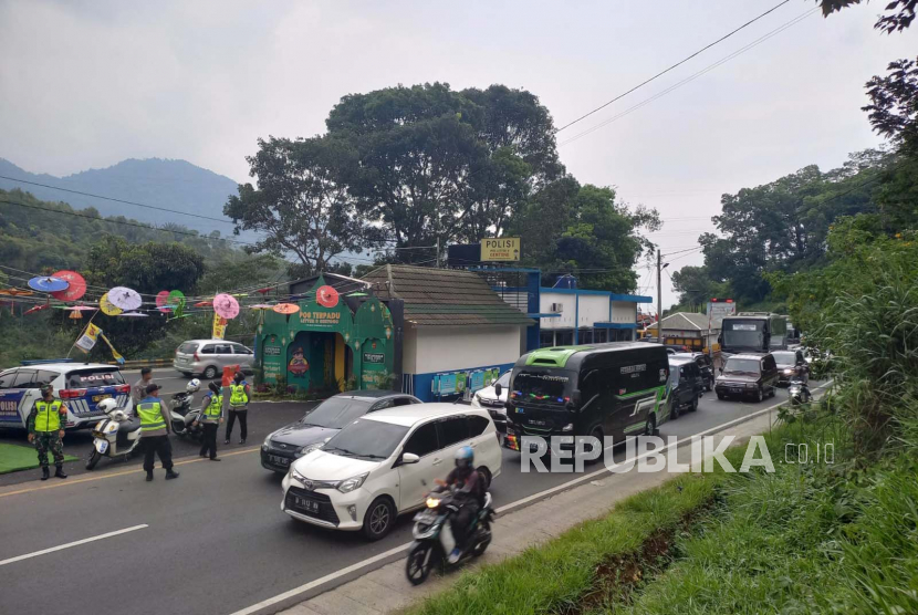 (ILUSTRASI) Arus lalu lintas kendaraan di jalur Gentong, Kabupaten Tasikmalaya, Jawa Barat.