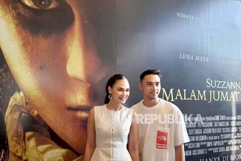 Luna Maya dan Achmad Megantara di press conference Suzzanna: Malam Jumat Kliwon, Jakarta, Kamis (22/6/2023).