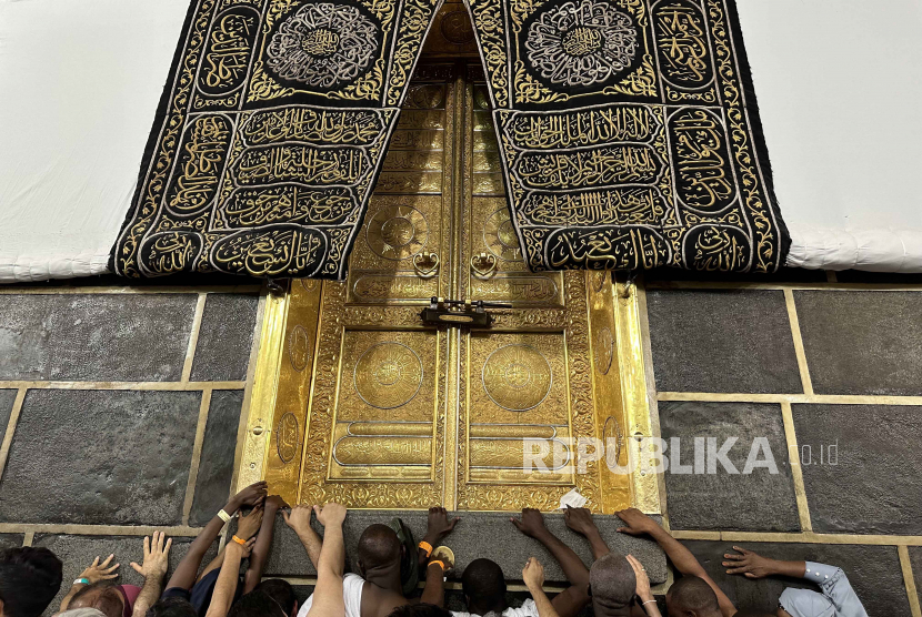 Muslims touch the Kaaba, the holiest site in Islam, as they perform the Tawaf (circumambulation) ritual and pray at al-Masjid al-Haram, in preparation of the start of the Hajj 2023 pilgrimage, Mecca, Saudi Arabia, 25 June 2023. The annual Hajj Pilgrimage will begin from the evening of 26 June till 01 July. According to the Saudi Ministry of Hajj and Umrah, more than 1.6 million Muslims had arrived in the Kingdom to perform Hajj this year, whille the total number of pilgrims is expected to break records at more than 2.5 million for the first time since lifting the covid-19 pandemic restrictions.  