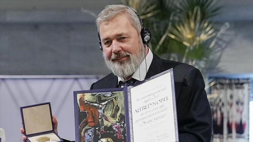 Jurnalis Rusia Dmitry Muratov telah melelang medali Hadiah Nobel Perdamaiannya dengan harga 103,5 juta dolar AS untuk membantu anak-anak yang terlantar akibat perang di Ukraina.