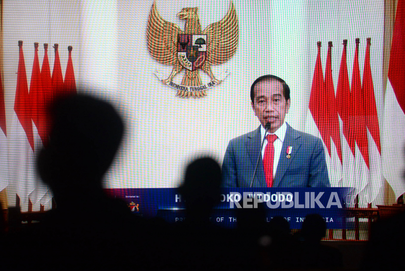 Presiden Joko Widodo memberikan sambutan secara virtual dalam acara pertemuan pendahuluan atau B20 Inception Meeting,di Jakarta, Kamis (27/1/2022). Inception Meeting tersebut dihadiri oleh delegasi anggota G20 dan berlangsung 27 hingga 28 Januari 2022. 
