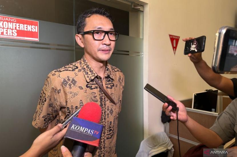 KPK periksa Arie Prabowo Ariotedjo soal dugaan kecurangan kerja sama.