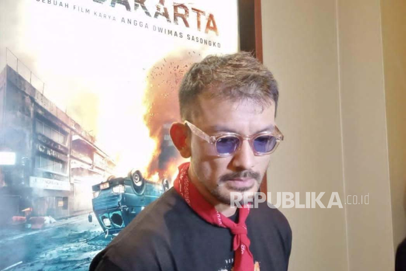 Aktor Rio Dewanto saat press conference 13 Bom di Jakarta, XXI Plaza Senayan, Kamis (27/10/2023). 
