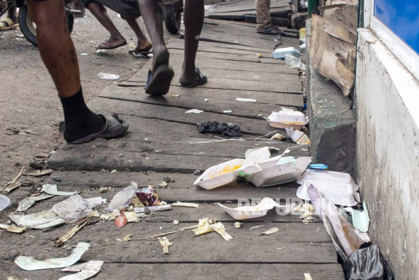 Sampah plastik dan styrofoam di Nigeria (ilustrasi). Perubahan iklim disebut mengakibatkan pengungsian dan memicu konflik di Nigeria. 