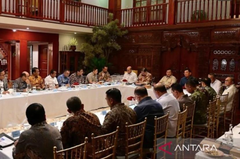 Prabowo perintahkan semua dapur MBG wajib dilengkapi alat sterilisasi.