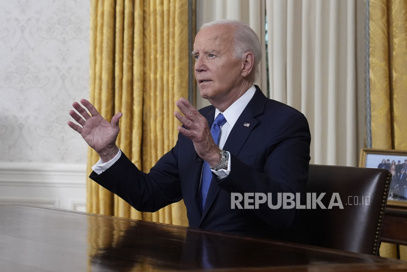 Presiden Joe Biden menyampikan pidato nasional dari Ruang Oval Gedung Putih, Washington, AS Rabu (24/7/2024). Presiden Biden berpidato nasional untuk pertama kalinya sejak mengundurkan diri dari pilares AS dan mendukung Wakil Presiden Kamala Harris. 