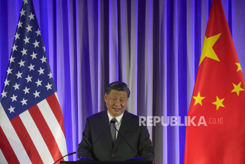 Presiden Cina Xi Jinping memulai kunjungan dua hari ke Vietnam.. Kunjungan ini setelah tiga bulan sebelumnya Presiden AS, Joe Biden berkunjung ke negara tersebut