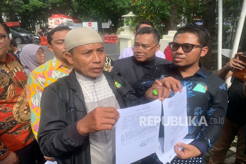 Bripka Madih Didampingi 10 kuasa hukumnya mendatangi Polda Metro Jaya, Jakarta Selatan, Kamis (9/2) 