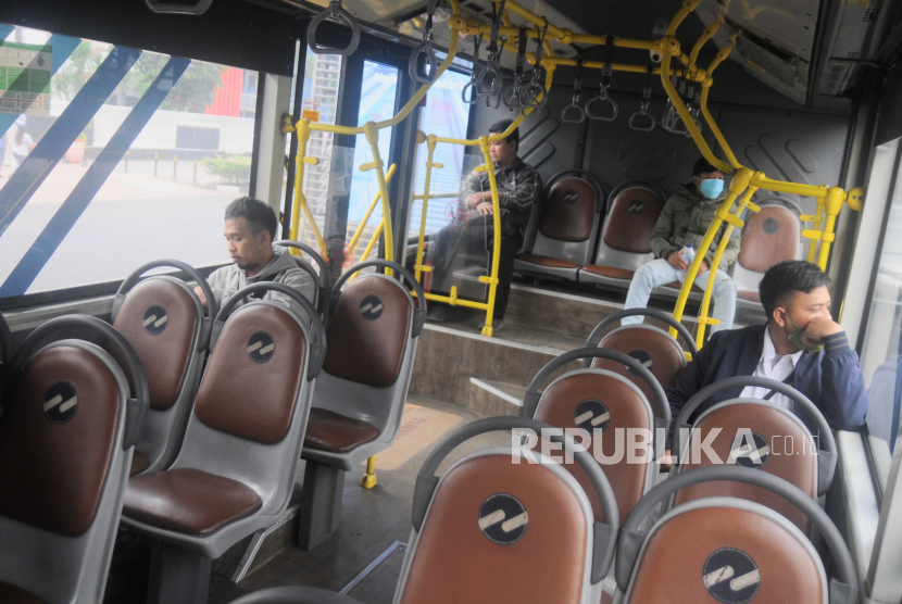 Bus transjakarta sedang dikaji untuk bisa melayani hingga Bandara Soekarno Hatta.