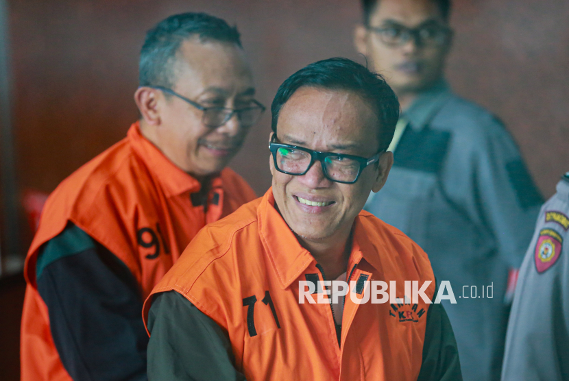 Tersangka Wakil Menteri Ketenagakerjaan Immanuel Ebenezer atau Noel mengenakan rompi tahanan bersama 10 tersangka lainnya saat dihadirkan dalam konferensi pers pengumanan penetapan dan penahanam tersangka di Gedung Merah Putih KPK, Jakarta, Jumat (22/8/2025). KPK resmi menetapkan status tersangka dan menahan Wamenaker Noel bersama 10 tersangka lainnya usai terjaring OTT terkait kasus dugaan pemerasan dalam pengurusan sertifikasi keselamatan dan kesehatan kerja (K3) di Kementerian Ketenagakerjaan. Dalam OTT tersebut, KPK juga menyita sejumlah barang bukti yakni 20 kendaraan mewah diantaranya 14 unit mobil dan 6 unit motor.