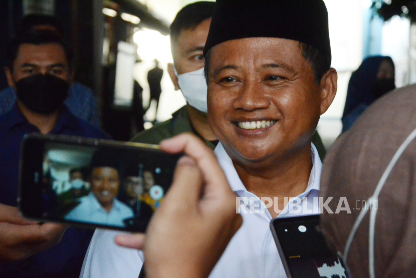 Wakil Gubernur Jawa Barat Uu Ruzhanul Ulum menilai banyak pelajar tidak peduli dengan dunia politik