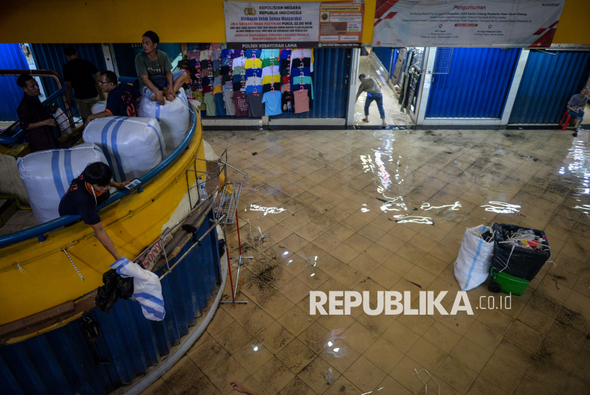 Saluran Drainase Buruk, Pasar Cipulir Jakarta Kembali Tergenang Banjir