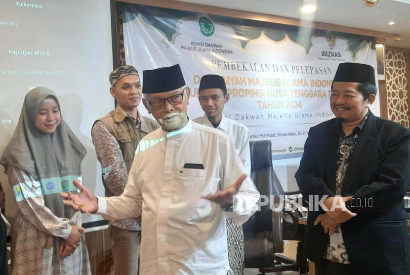 Ketua Umum MUI, KH Anwar Iskandar saat memberikan pembekalan terhadap 20 dai yang akan dikirim MUI ke NTT di Kantor MUI, Jakarta Pusat, Selasa (20/2/2024). 