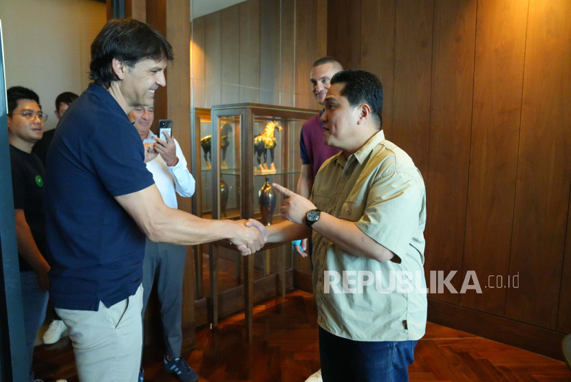 Ketua PSSI Erick Thohir bertemu dengan Nemanja Vidic dan Morientes. 