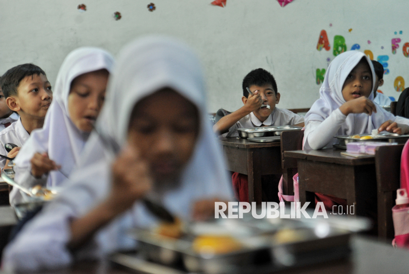 Mengawal Niat Mulia MBG, Ketika Gizi tak Boleh Ditukar Tragedi