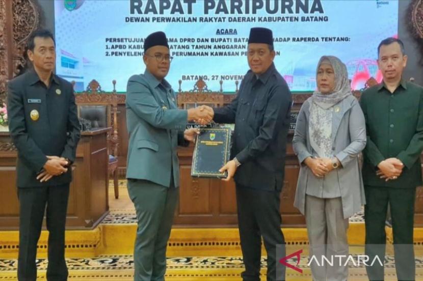 Pemkab Batang dan DPRD Sepakati Raperda APBD 2026