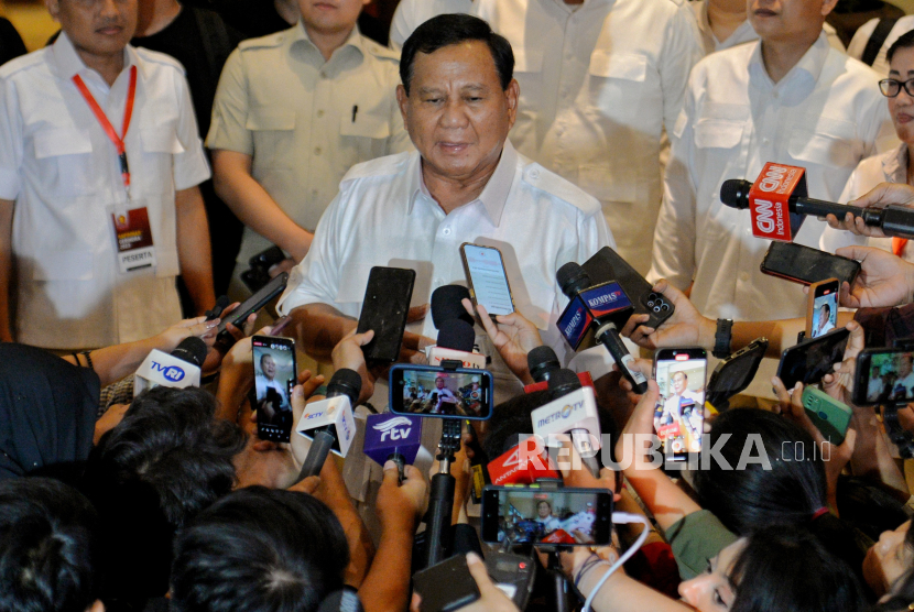 Ketua Umum DPP Partai Gerindra Prabowo Subianto usai Rapat Pimpinan Nasional Partai Gerindra di Hotel Dharmawangsa, Jakarta Selatan, Senin (23/10/2023). 