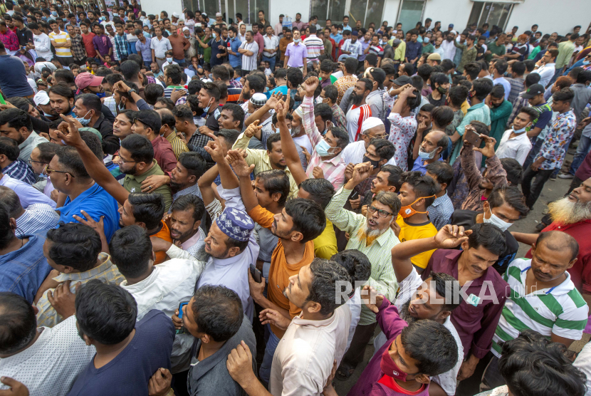 Pendukung Partai Nasionalis Bangladesh (BNP) melakukan aksi protes. Oposisi Bangladesh mengatakan ribuan aktivis partai sedang menghadapi tuduhan kekerasan palsu oleh pihak berwenang.
