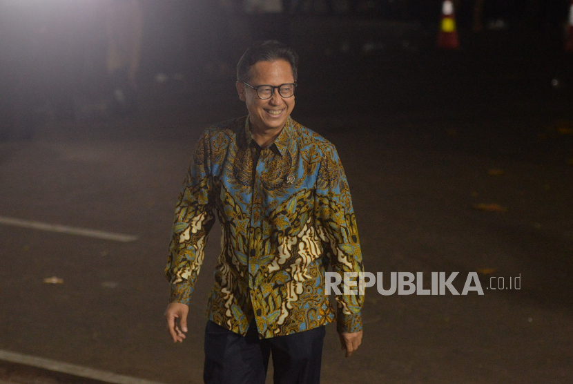 Menteri Kesehatan (Menkes) Budi Gunadi Sadikin tiba di kediaman Presiden Terpilih Prabowo Subianto, Kertanegara, Jakarta Selatan, Senin (14/10/2024). Presiden Terpilih Prabowo Subianto memanggil sejumlah tokoh yang diyakini bakal menjadi calon menteri/kepala lembaga negara untuk pemerintahan baru ke depan.