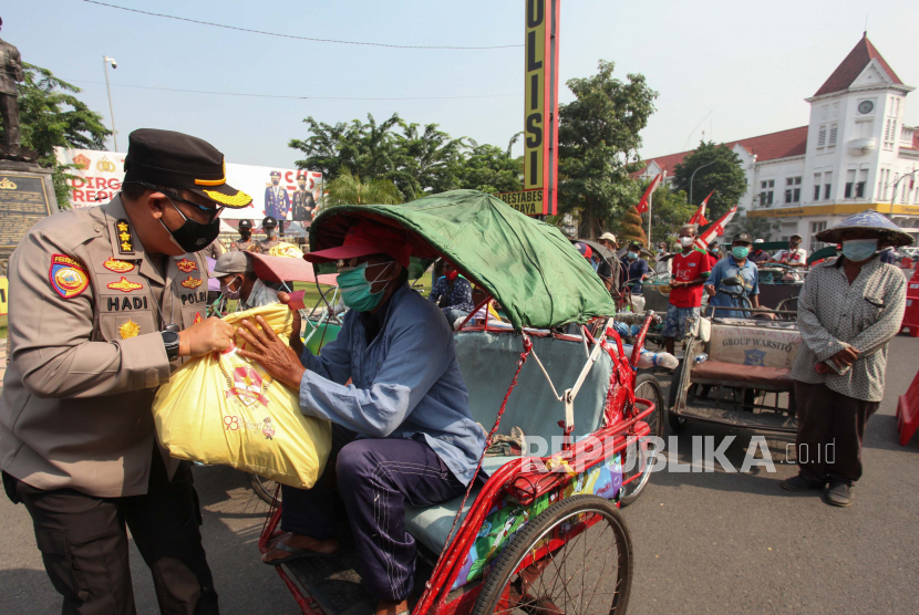 2.000 Paket Sembako Disebar ke Warga Kurang Mampu di Bandung (ilustrasi).