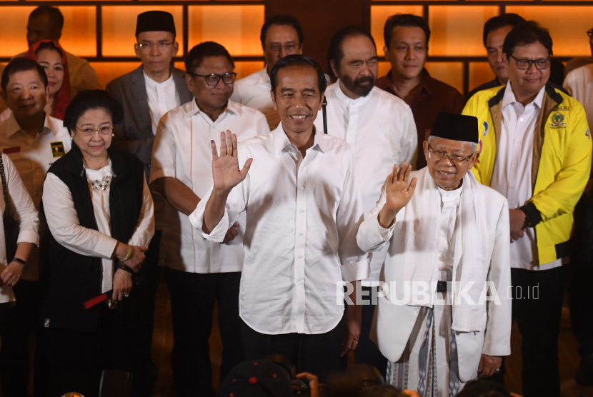 Calon Presiden dan Wakil Presiden nomor urut 01 Joko Widodo (kiri depan) dan KH Ma'ruf di Pilpres 2019.