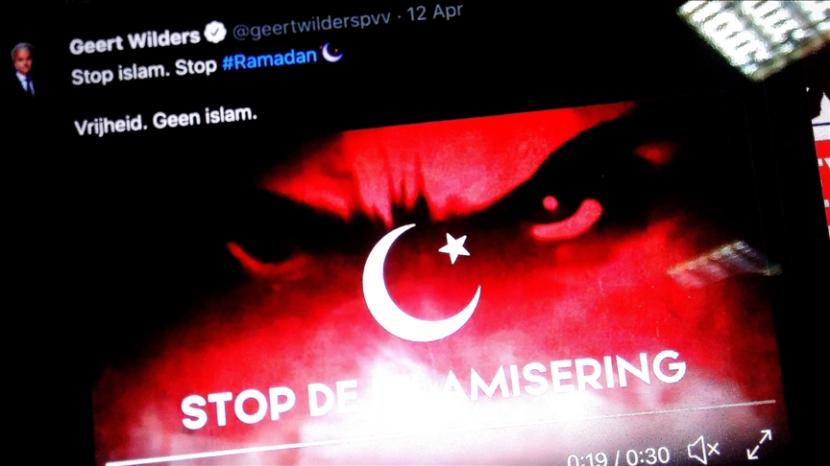 Juru bicara Partai Keadilan dan Pembangunan Turki Omer Celik bereaksi terhadap pernyataan anti-Islam yang ditulis oleh anggota parlemen sayap kanan Belanda Geert Wilder di akun Twitter-nya.