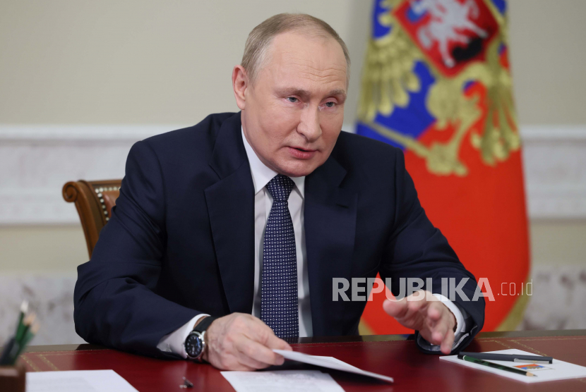 Presiden Rusia Vladimir Putin akan mengunjungi dua negara kecil bekas Uni Soviet di Asia Tengah pekan ini.
